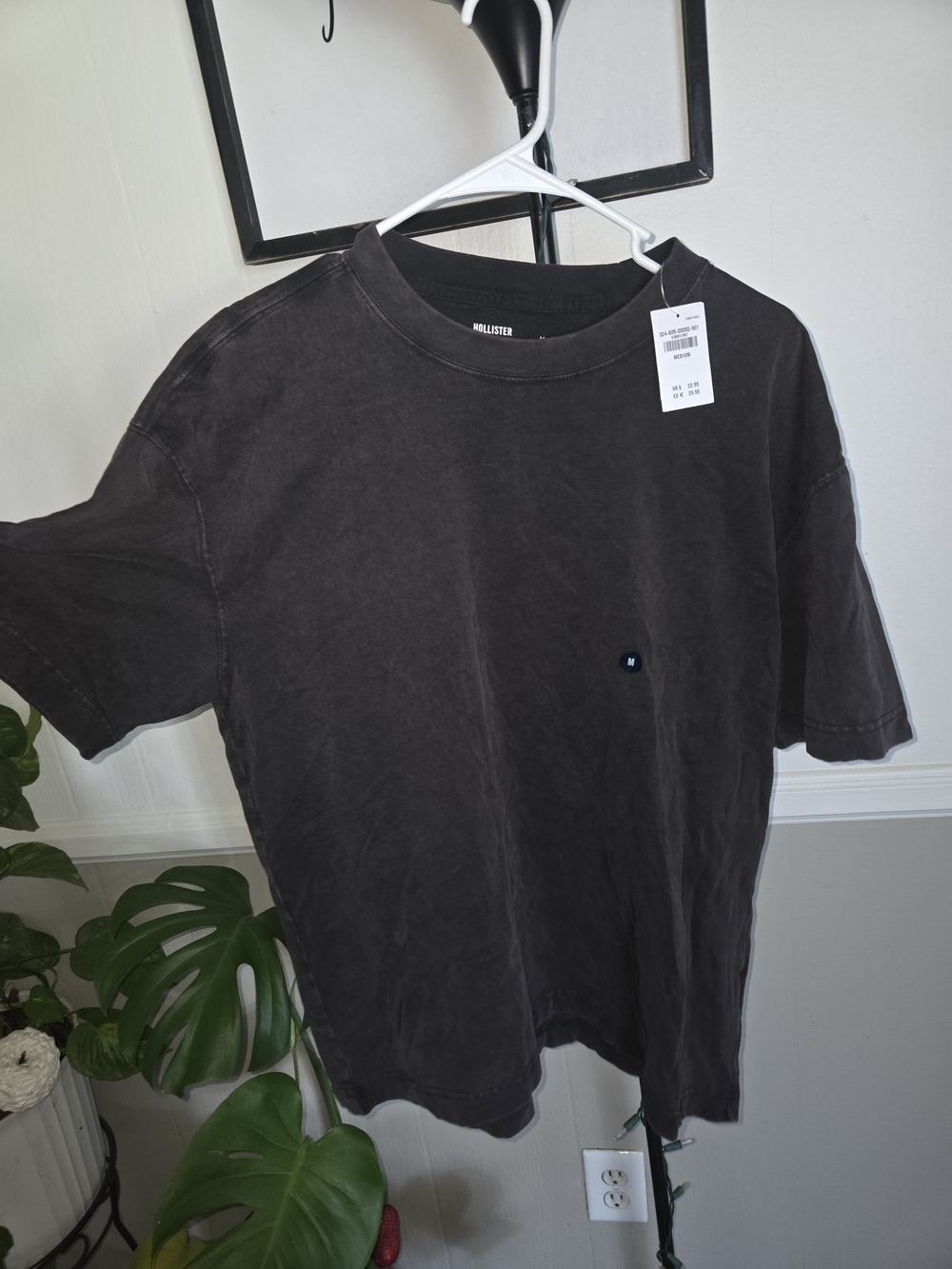 Hollister Men's Vintage Black Crew Tee NWT